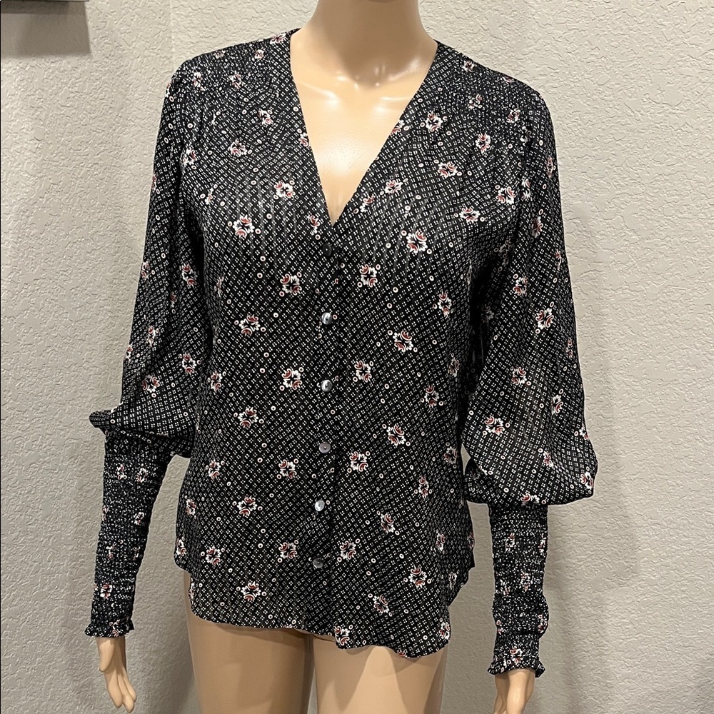 Veronica Beard 100% silk floral black blouse w/ gathered sleeves & back.